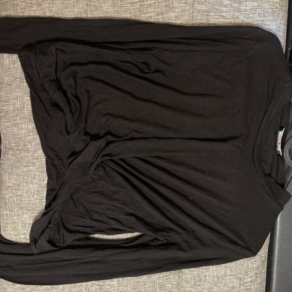 Black tops - Picture 2 of 4